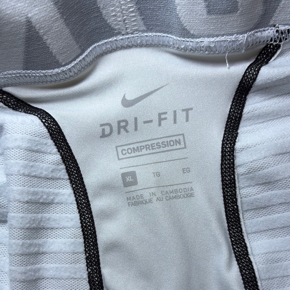 Nike Men's Gradient Black and White Boxer Briefs - Picture 2 of 8